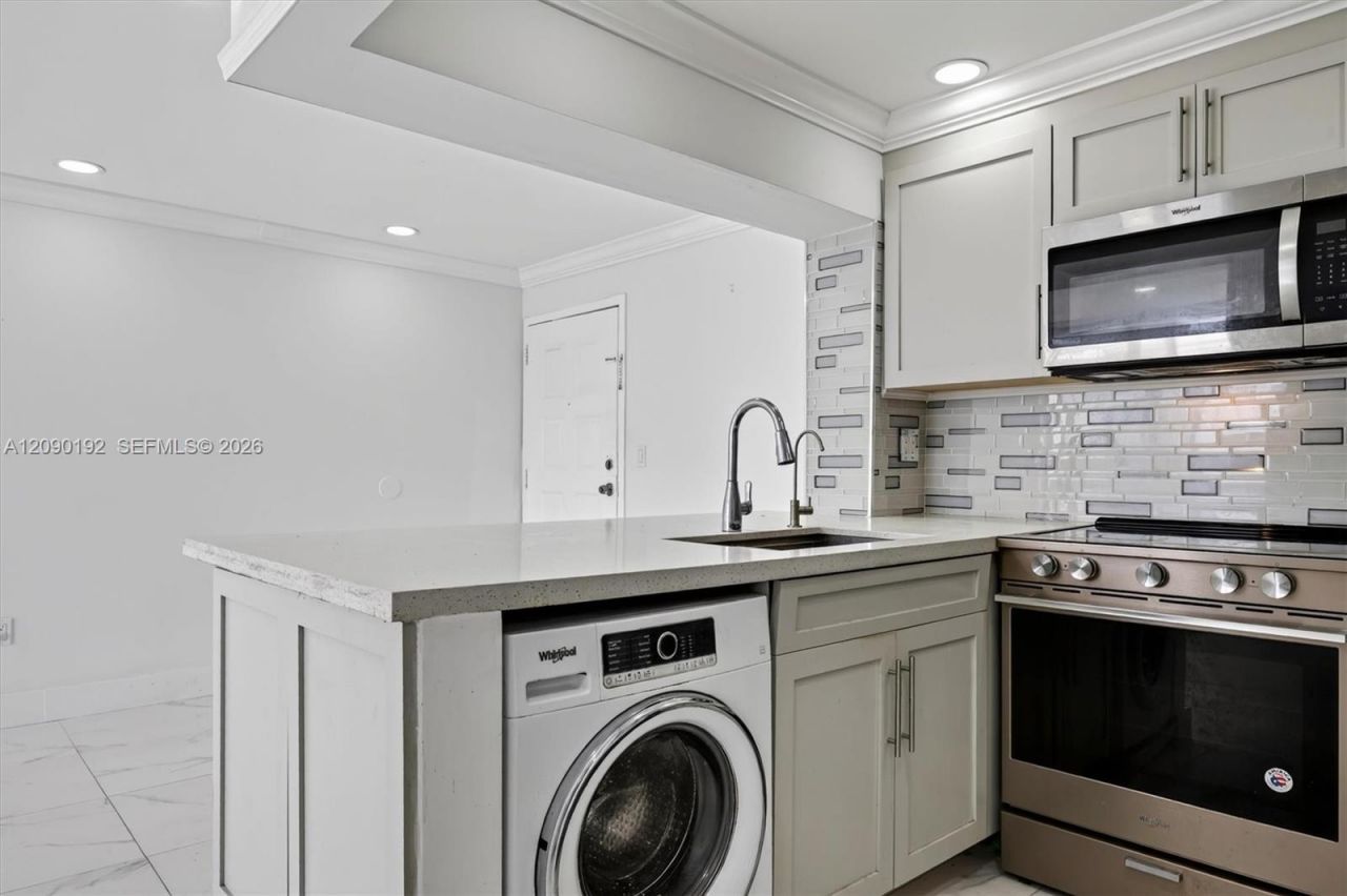 8075 NW 7th St, Unit 503, Miami, FL 33126 Photo