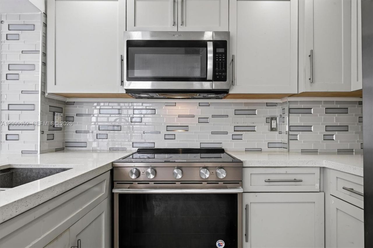 8075 NW 7th St, Unit 503, Miami, FL 33126 Photo