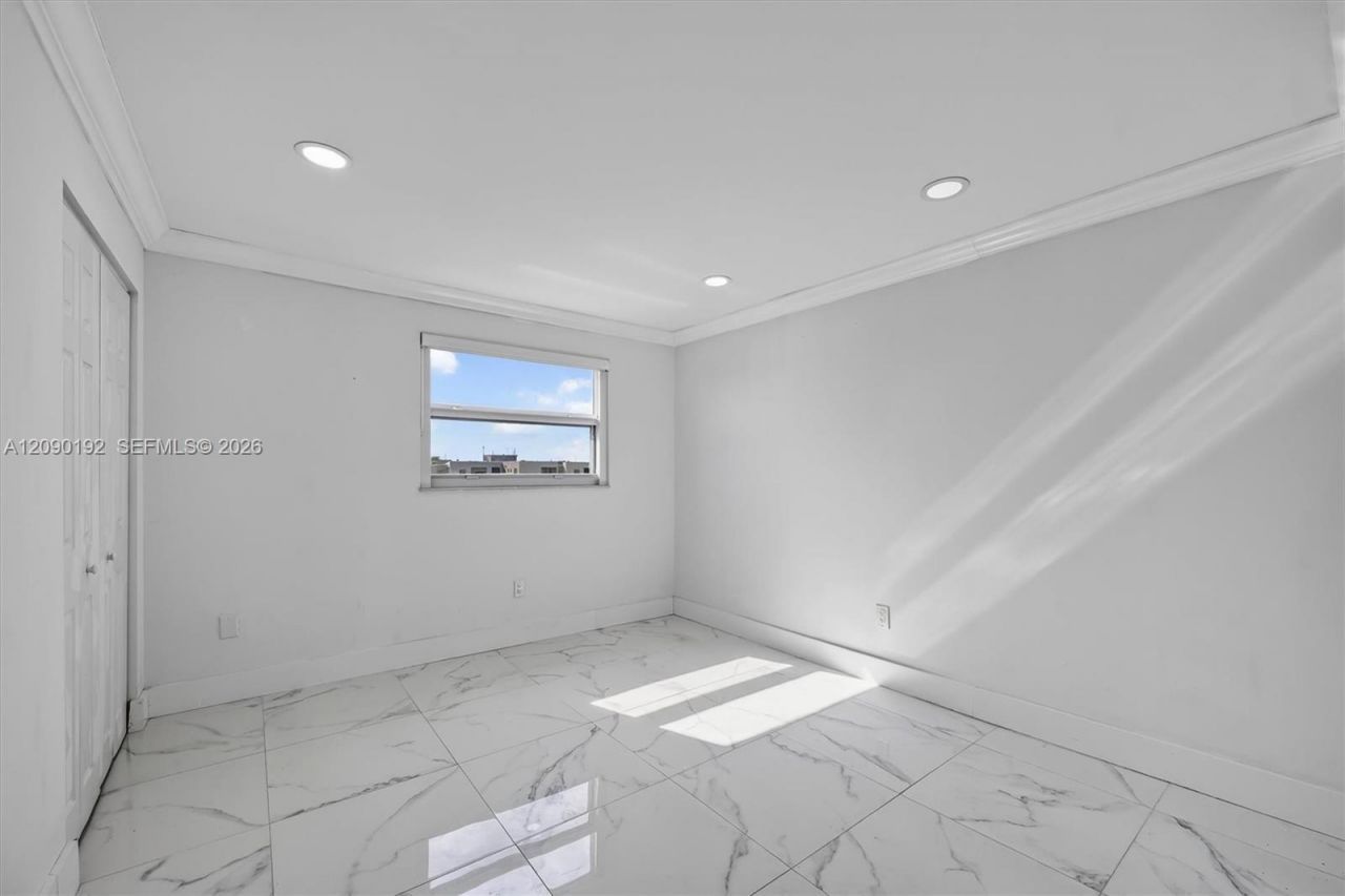 8075 NW 7th St, Unit 503, Miami, FL 33126 Photo