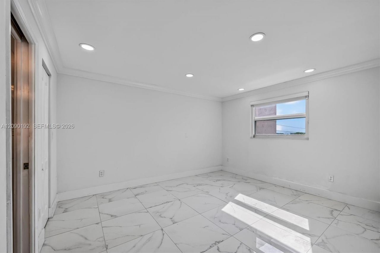 8075 NW 7th St, Unit 503, Miami, FL 33126 Photo