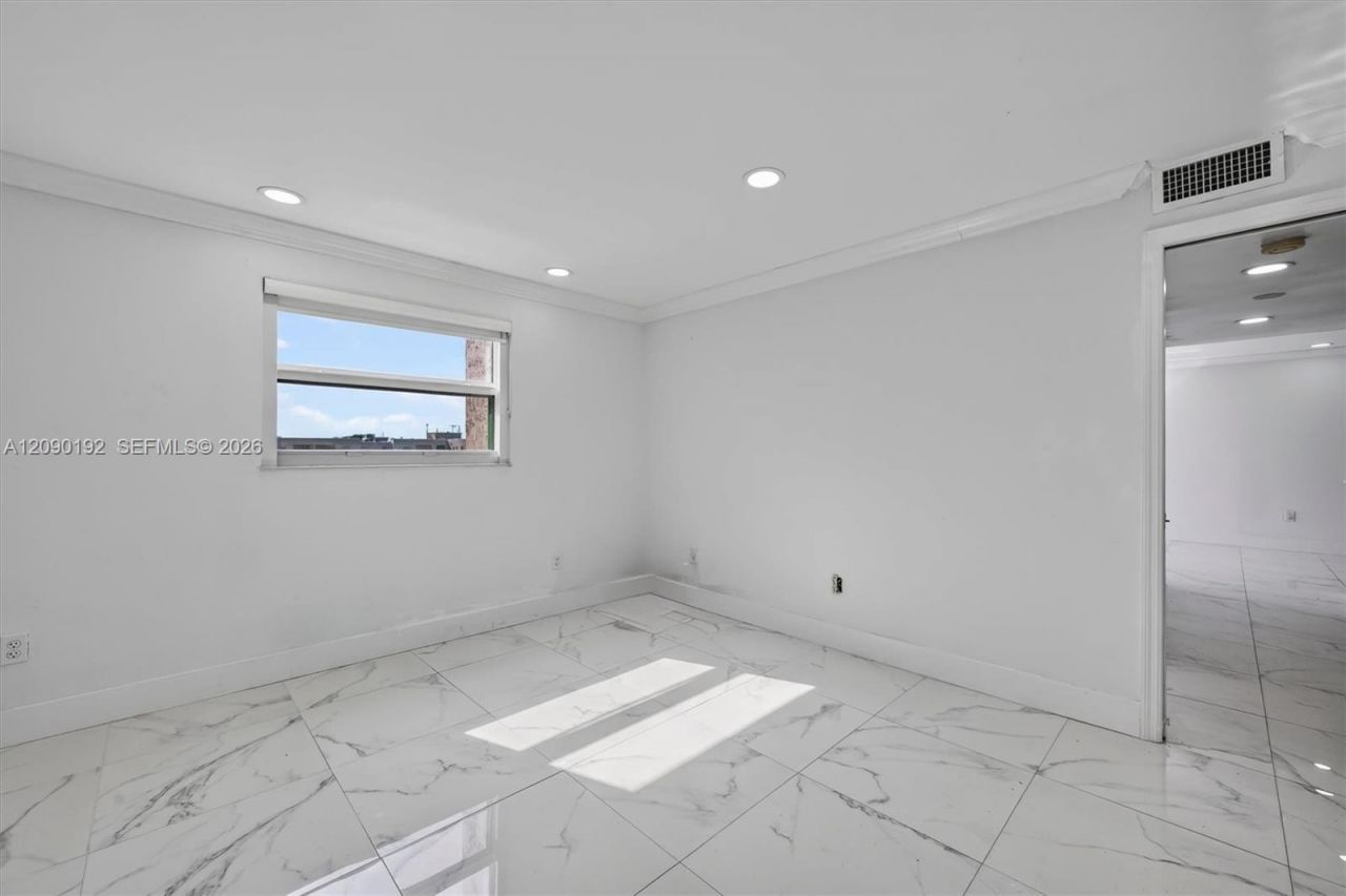 8075 NW 7th St, Unit 503, Miami, FL 33126 Photo