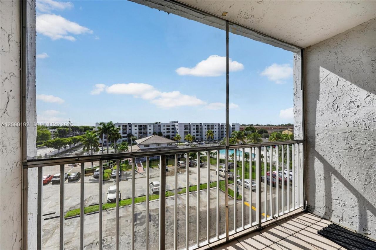 8075 NW 7th St, Unit 503, Miami, FL 33126 Photo
