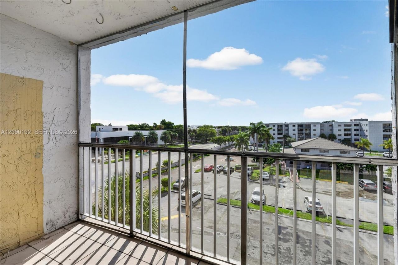 8075 NW 7th St, Unit 503, Miami, FL 33126 Photo