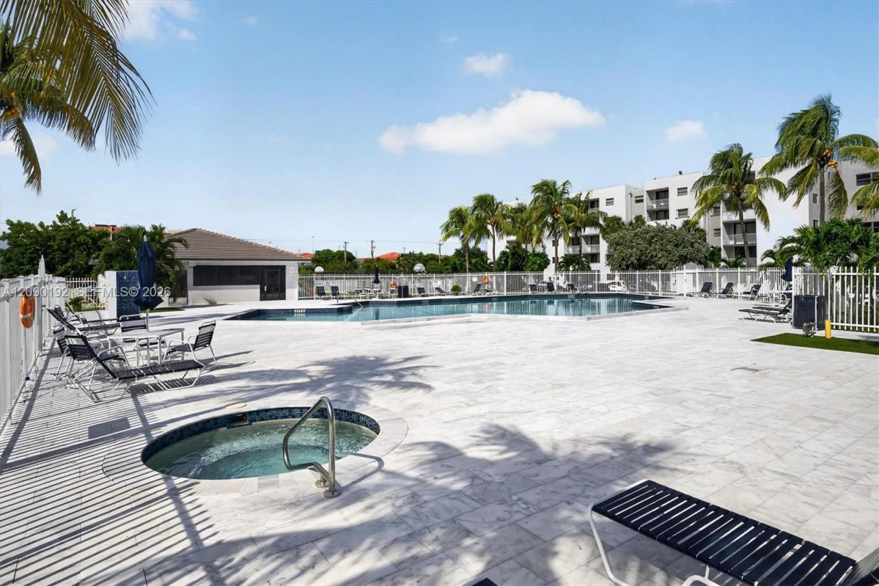 8075 NW 7th St, Unit 503, Miami, FL 33126 Photo
