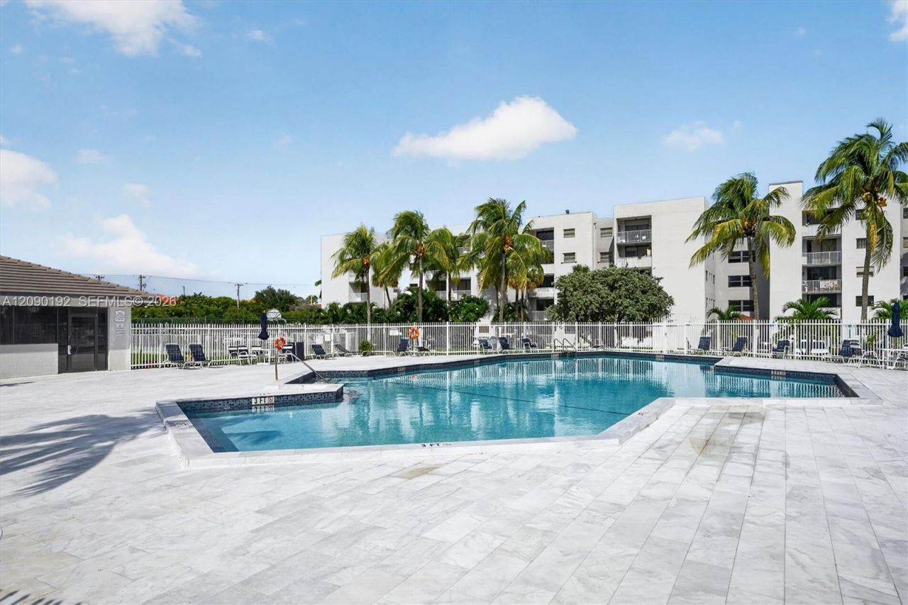 8075 NW 7th St, Unit 503, Miami, FL 33126 Photo