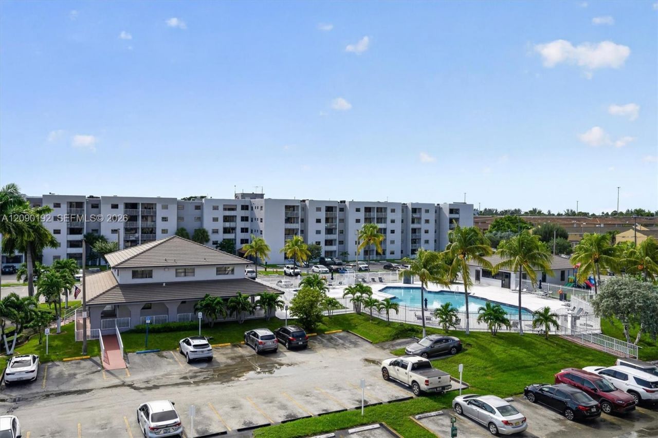 8075 NW 7th St, Unit 503, Miami, FL 33126 Photo