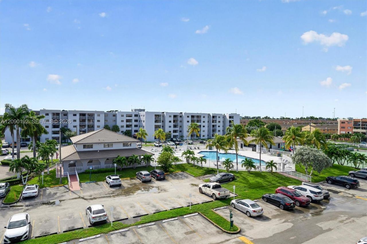 8075 NW 7th St, Unit 503, Miami, FL 33126 Photo