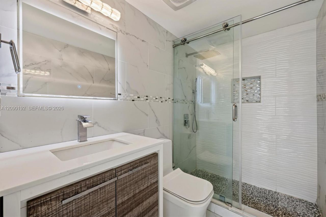 8075 NW 7th St, Unit 503, Miami, FL 33126 Photo