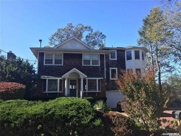 59 Sintsink Drive W, Unit B, Port Washington, NY 11050