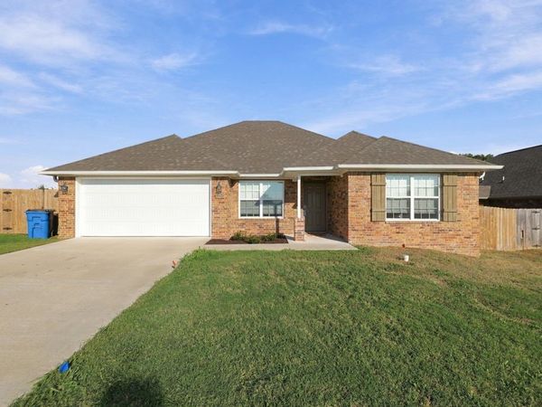 916 Brook Street, Gentry, AR 72734