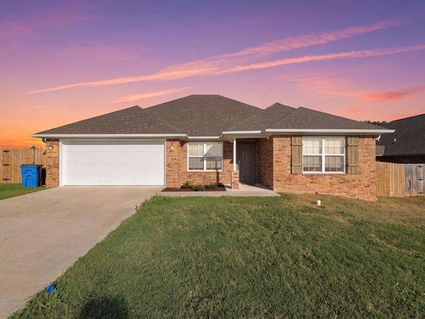 916 Brook Street, Gentry, AR 72734