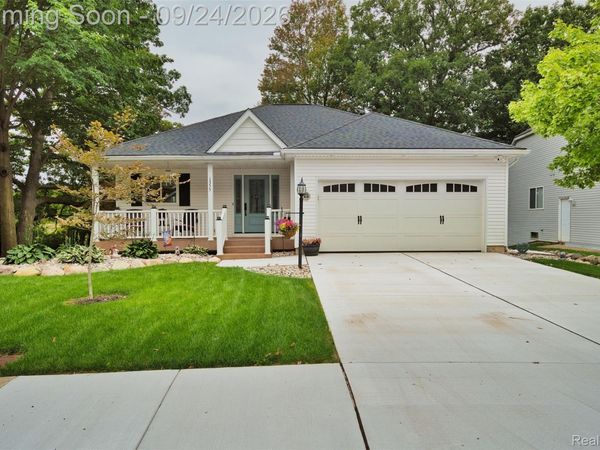 1355 Sherwood Forest Court, Waterford Township, Mi 48327