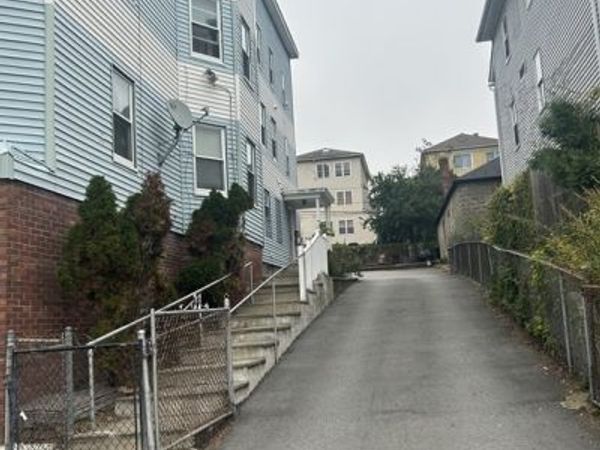 91 Ward St, Unit 3, Worcester, MA 01610