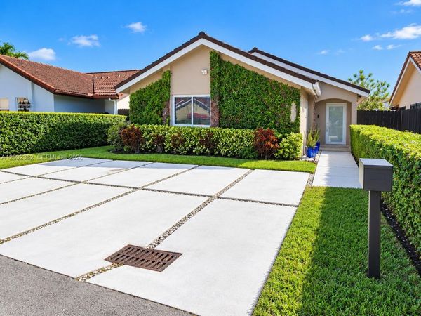 11312 SW 25 terr , Miami, FL 33165