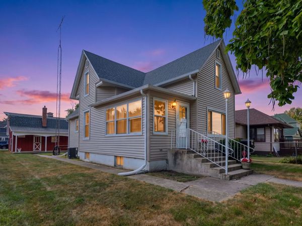 550 W Henry Street , Kankakee, IL 60901