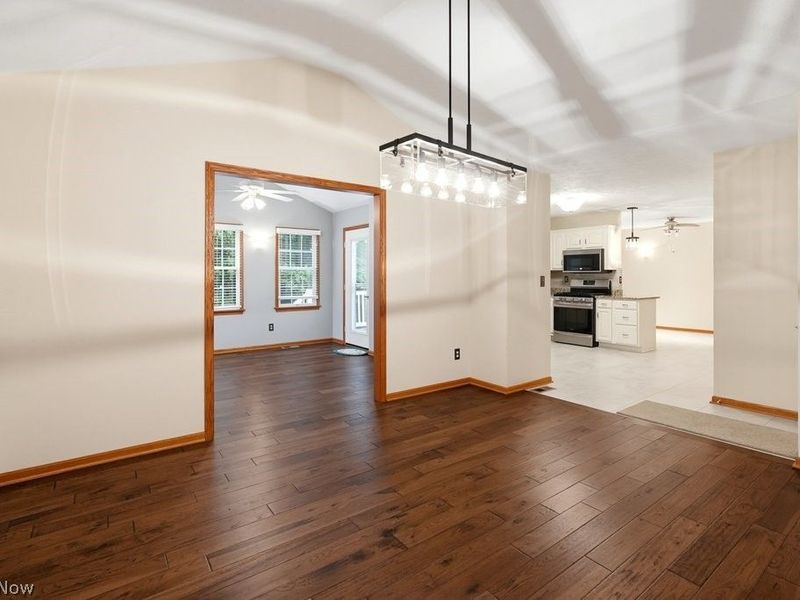976 Rosemarie Circle, Wadsworth, OH 44281 Photo 11