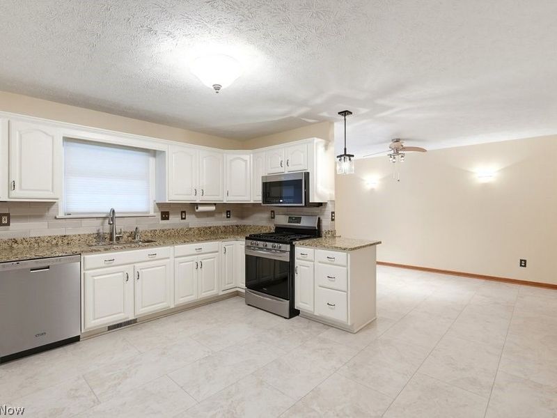 976 Rosemarie Circle, Wadsworth, OH 44281 Photo 13