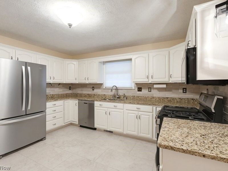 976 Rosemarie Circle, Wadsworth, OH 44281 Photo 16