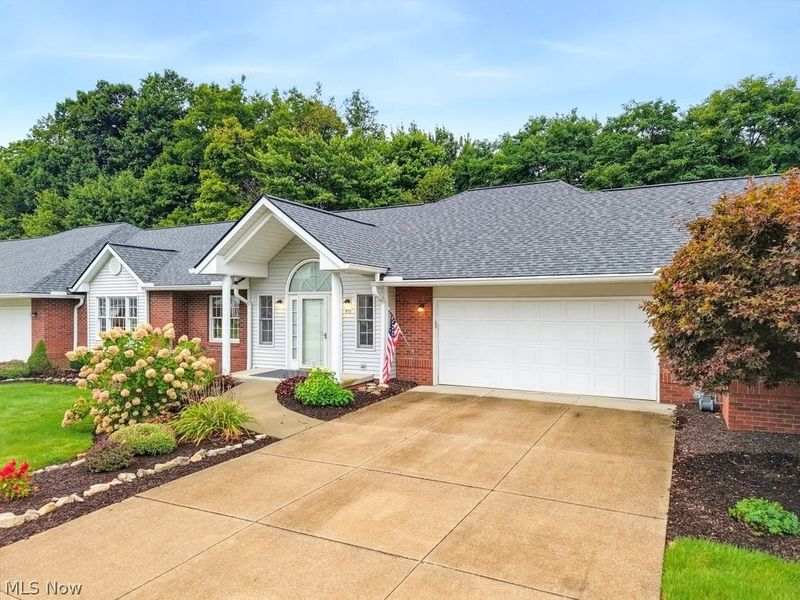 976 Rosemarie Circle, Wadsworth, OH 44281 Photo 2