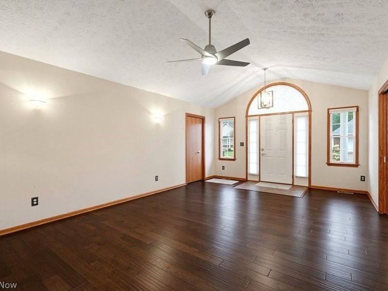 976 Rosemarie Circle, Wadsworth, OH 44281 Photo 5