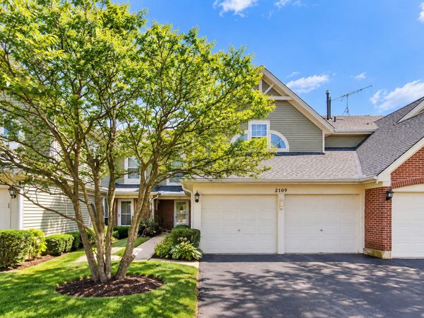 2109 CAMDEN Lane, Unit 2109, Hanover Park, IL 60133