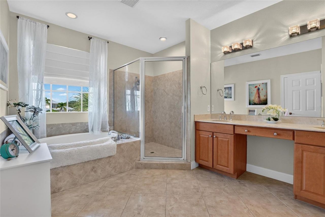 5518 Luminar Pointe Lane , Apollo Beach, FL 33572 Photo