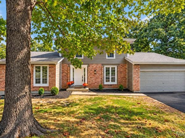 1674 Old Baxter Road, Chesterfield, MO 63017