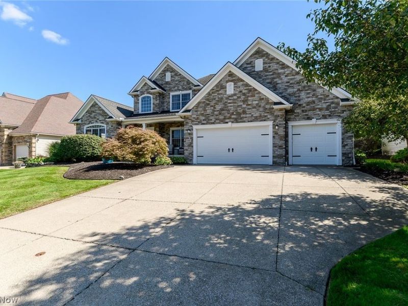 3407 Chadwick Drive, Uniontown, OH 44685 Photo 2