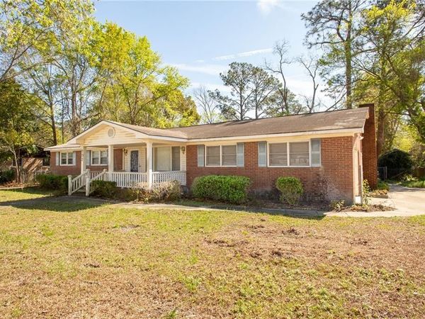 902 Stanton Avenue , Waycross, GA 31503