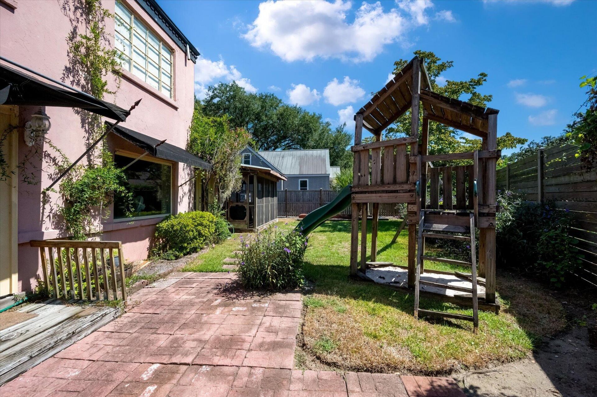 565 Savannah Highway  Photo 11
