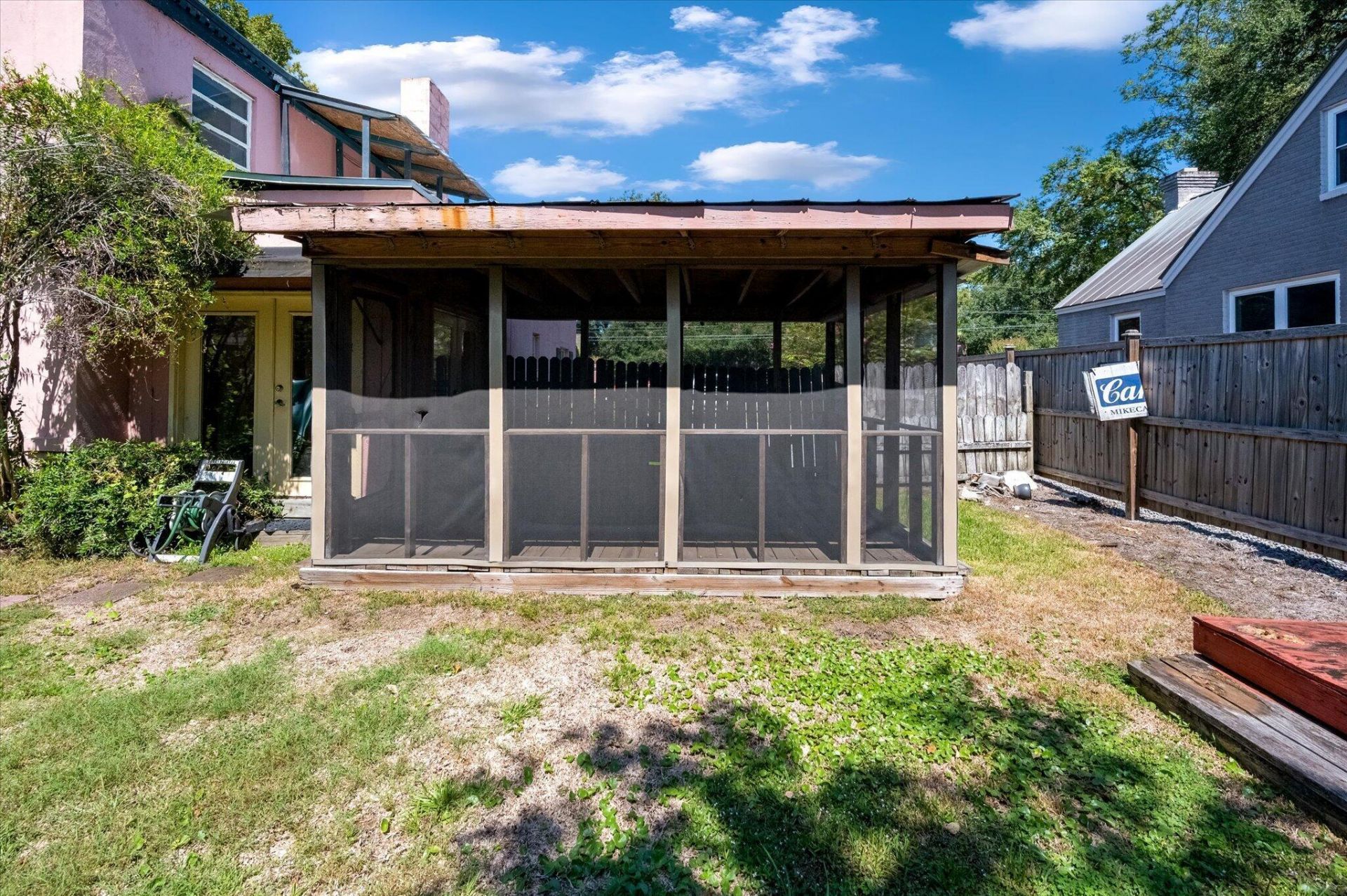 565 Savannah Highway  Photo 9