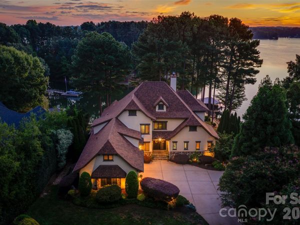 9198 Fair Oak Drive, Sherrills Ford, NC 28673