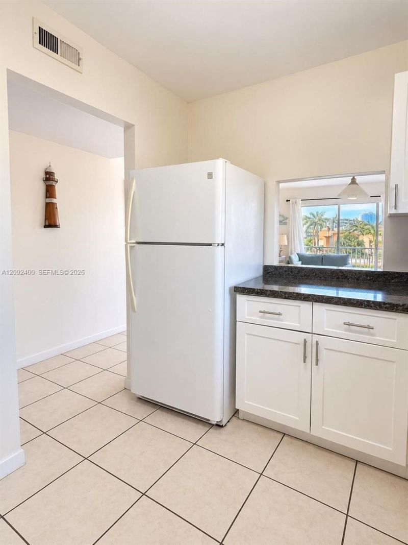 2200 E Hallandale Beach Blvd, Unit 301, Hallandale Beach, FL 33009 Photo
