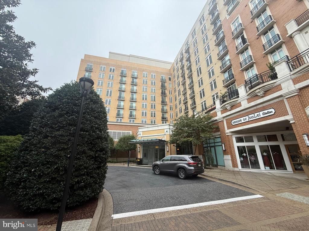 155 Potomac Psge, Unit 704, Oxon Hill, MD 20745 Main Photo