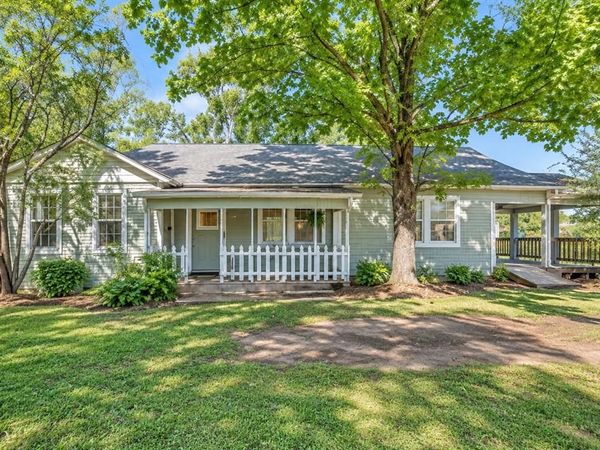 708 E Pine Street , Edgewood, TX 75117