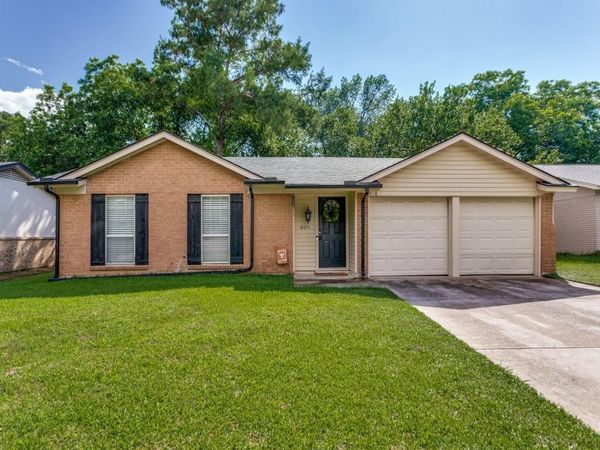 809 Meadowlark Drive , Mansfield, TX 76063