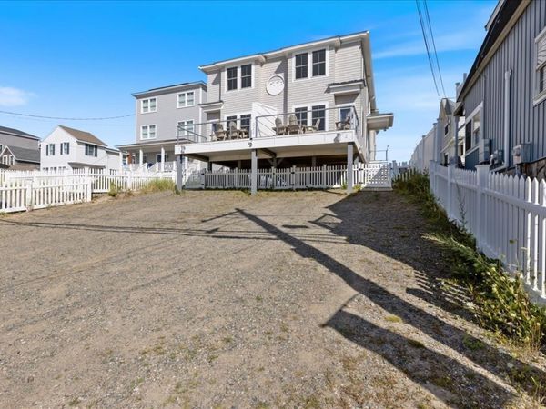 220 North End Blvd., Unit 2, Salisbury, MA 01952