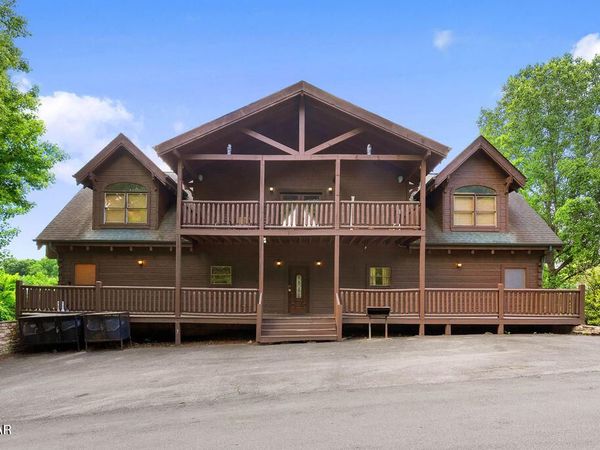 326 Alpine Mountain Way, Pigeon Forge, TN 37863