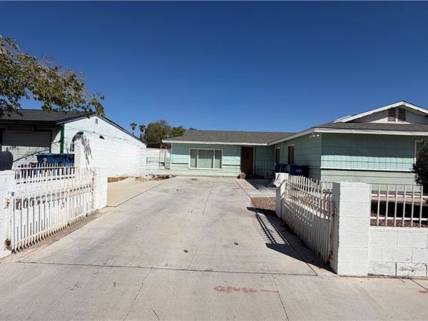 6206 W University Avenue, Las Vegas, NV 89103