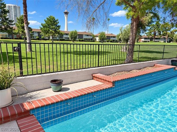 2823 Queens Courtyard Drive, Las Vegas, NV 89109
