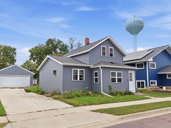 221 S Lincoln Street , Lake Crystal, MN 56055