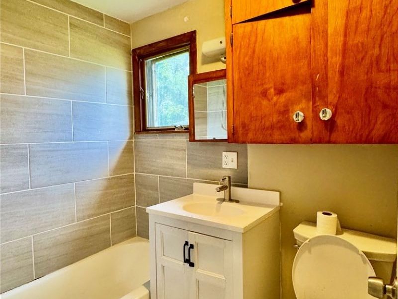 548 Winans Avenue, Akron, OH 44306 Photo 5
