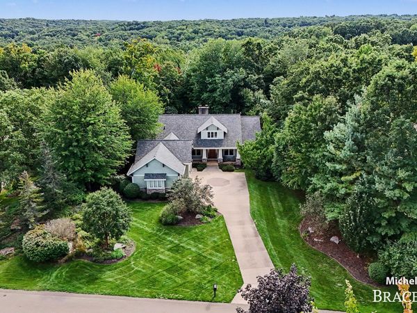 4260 S Oak Pointe Court NE, Grand Rapids, MI 49525