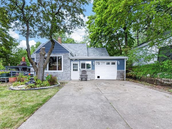 1202 Pinehurst Boulevard, Kalamazoo, MI 49006