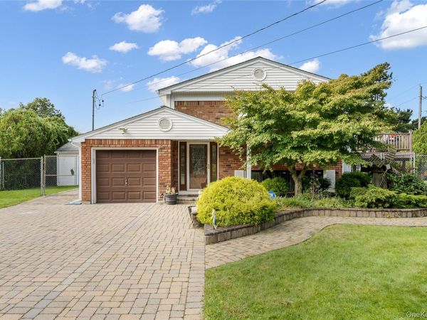 135 W End Avenue, Shirley, NY 11967