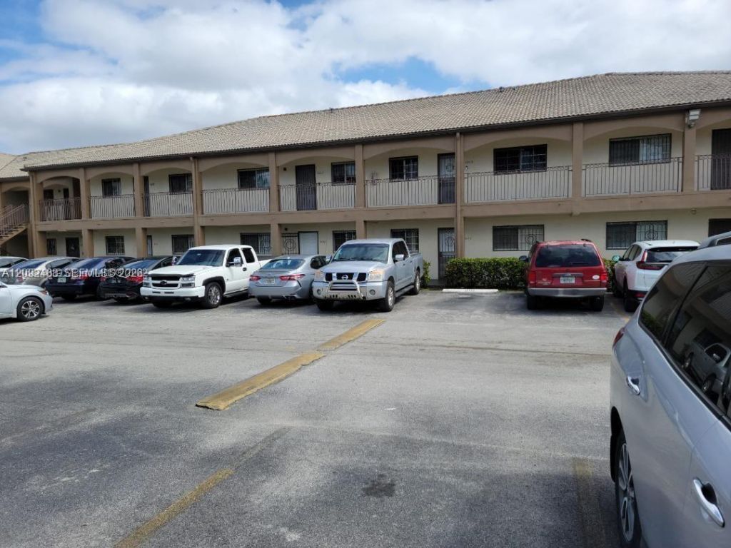 8851 NW 119th St, Unit 6113, Hialeah Gardens, FL 33018 Photo