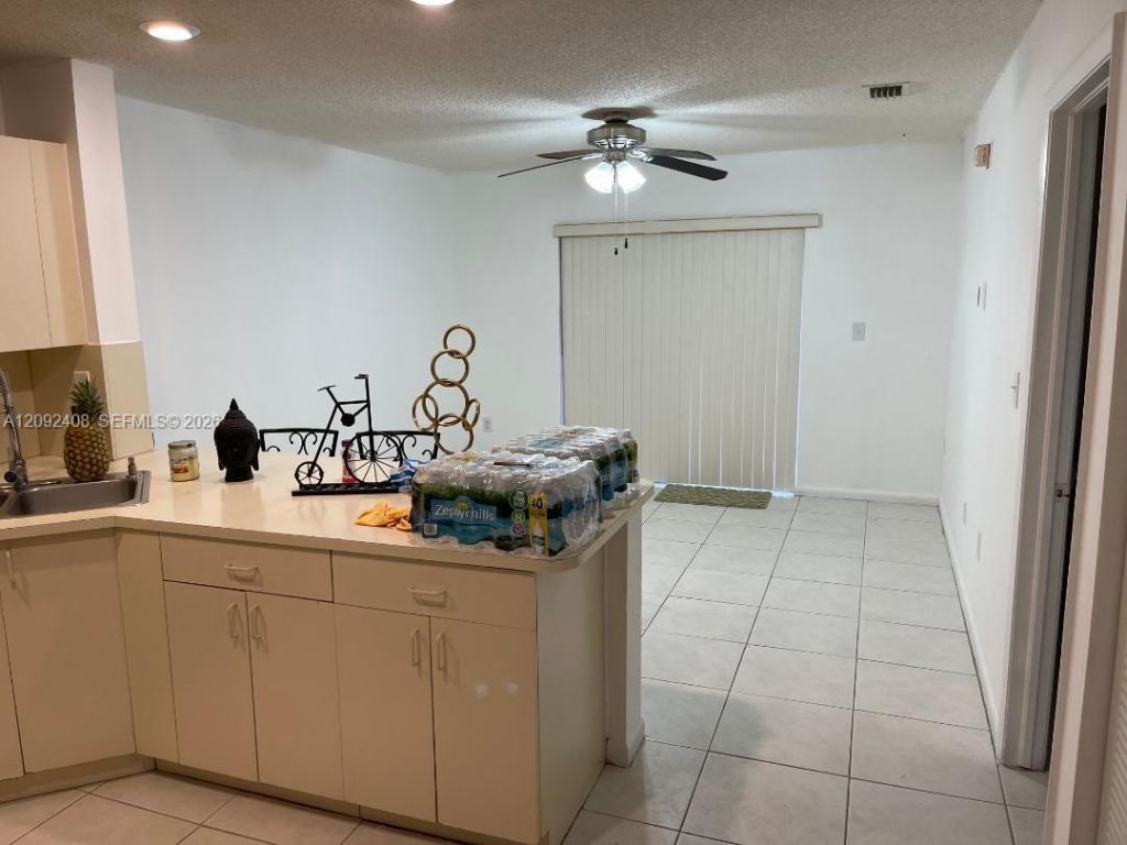 8851 NW 119th St , Unit 6113, Hialeah Gardens, FL 33018 Photo