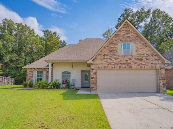 10190 Angela Dr, Denham Springs, LA 70706