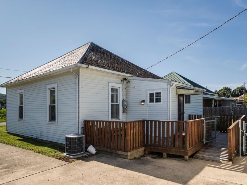 682 Jackson Street, Nelsonville, OH 45764 Photo 5