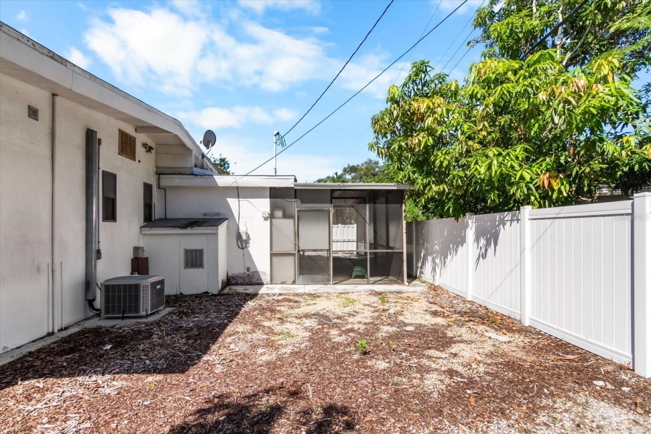 2921 Wood Street , Sarasota, FL 34237 Photo